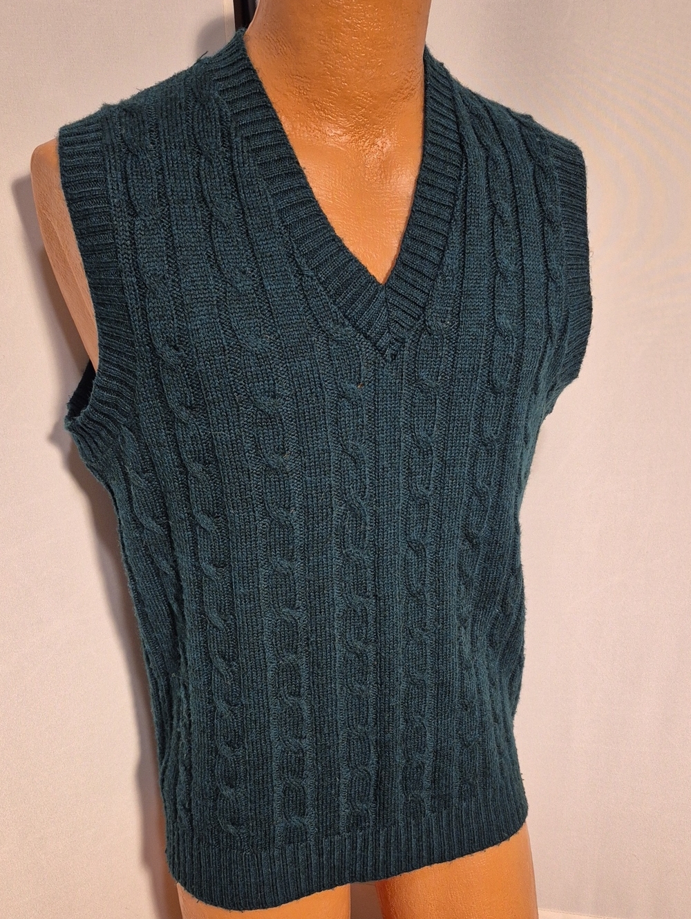 Vintage 80's Men's Jantzen Country Squire Cableknit Grandpa Sweater Vest - Sz. L